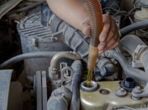 mezclar aceite de motor