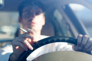Fumar en coche